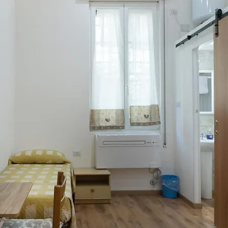 La Fenice A.c. Pensión Bolonia